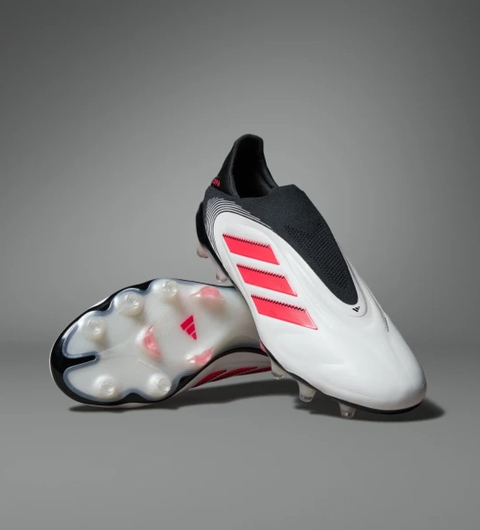 Copa Pure 3 Elite Bağcıksız Çim Saha Kramponu