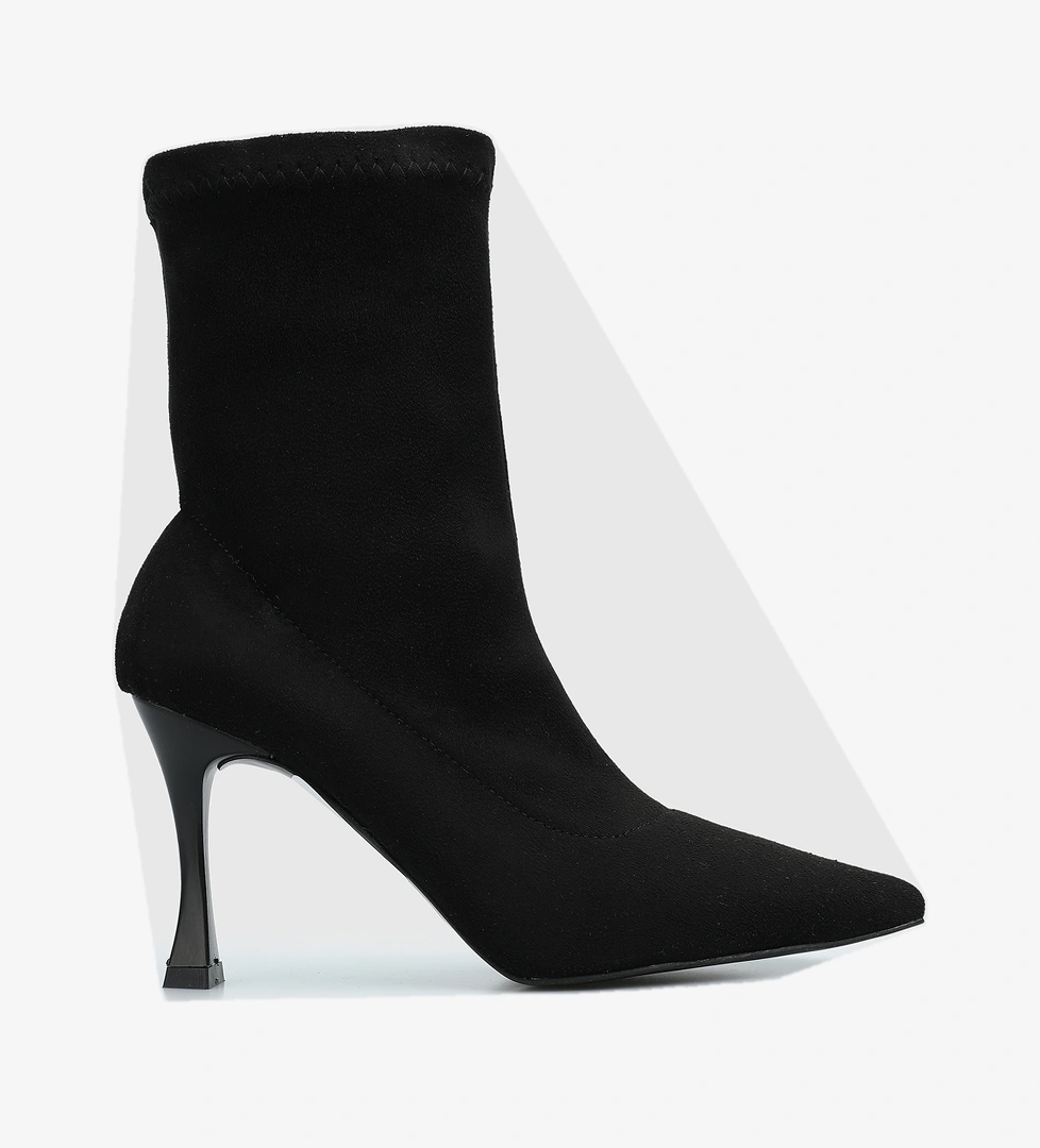 Siyah Kadın Bot - Görsel 1