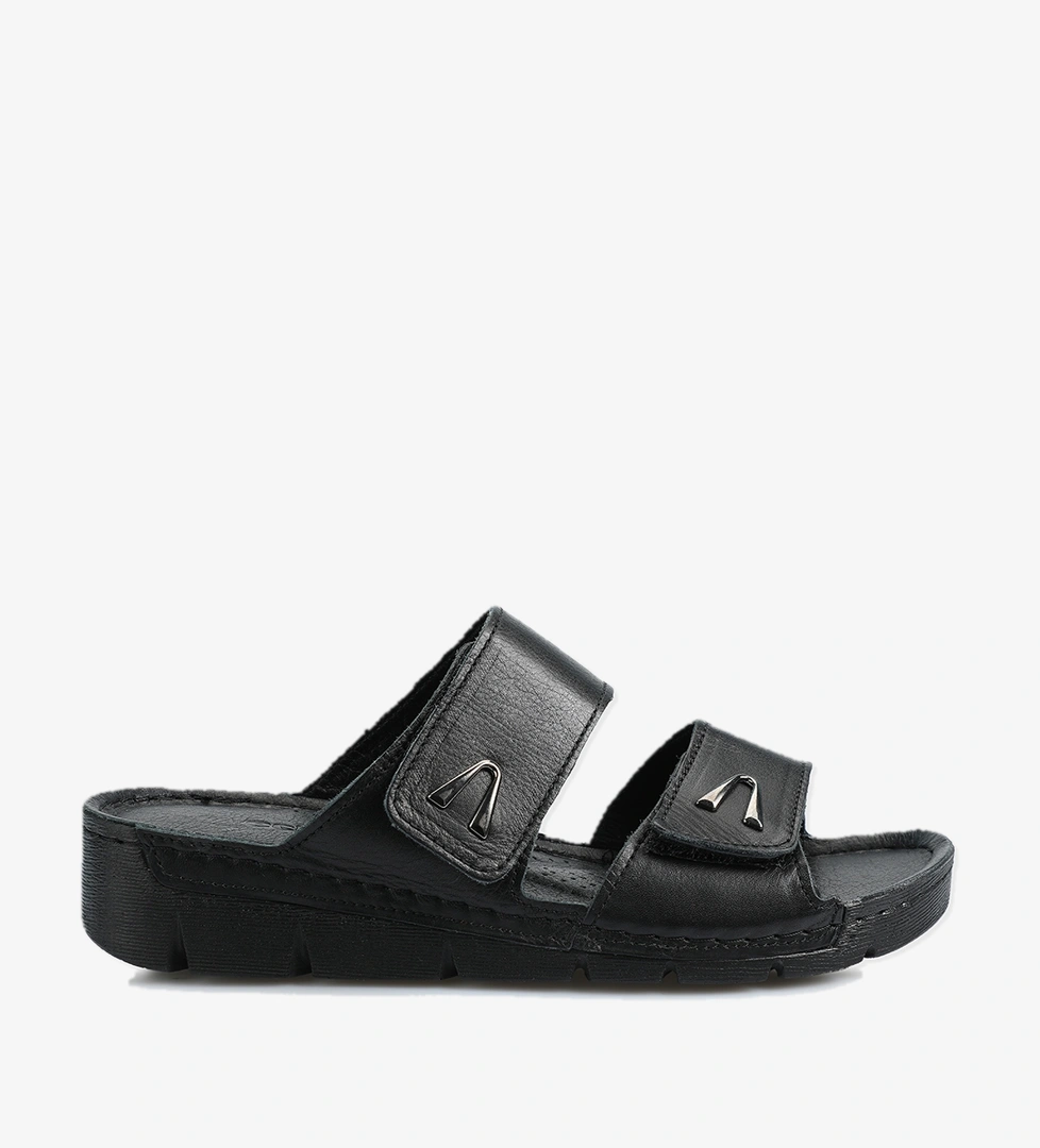 Siyah Deri Kadın Terlik - Görsel 1