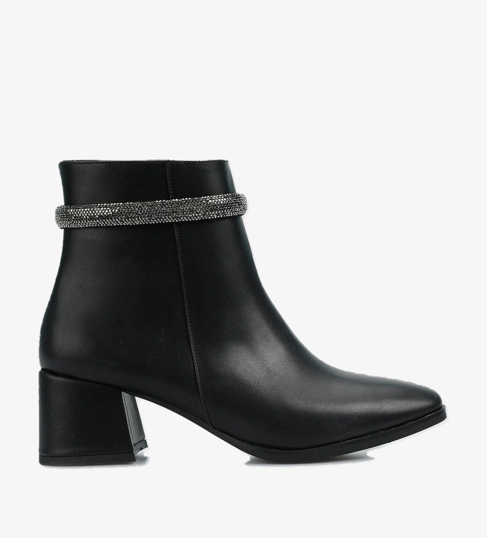 Siyah Kadın Bot - Görsel 1