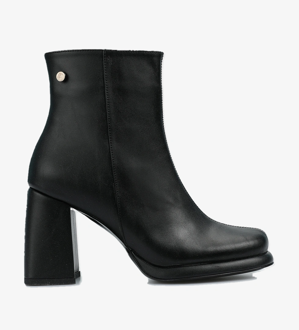 Siyah Kadın Bot - Görsel 1