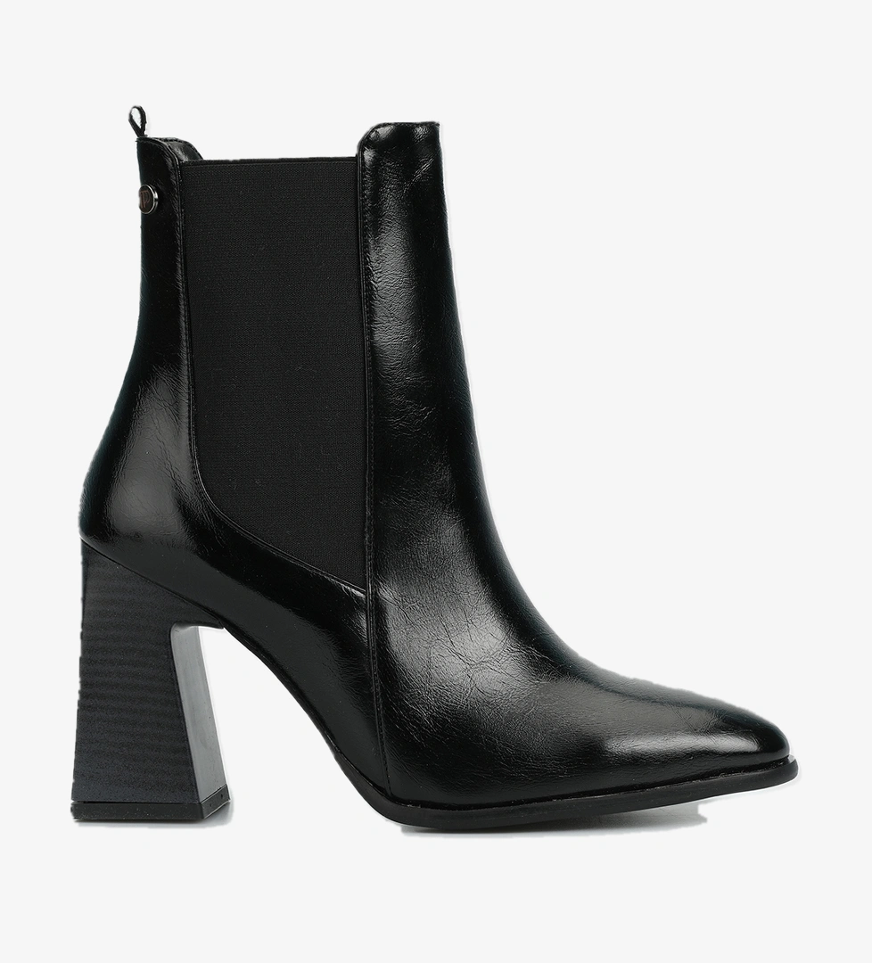 Siyah Kadın Bot - Görsel 1