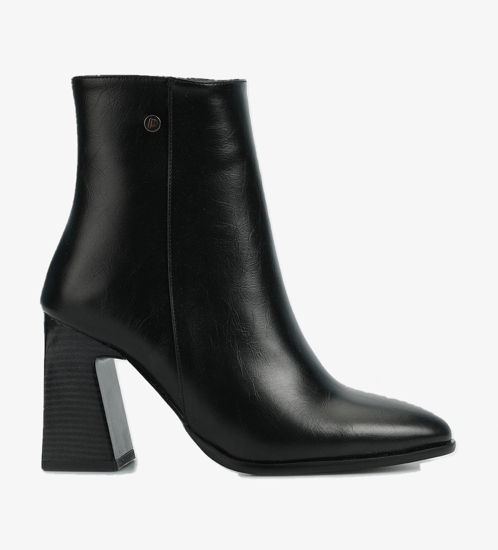 Siyah Kadın Bot - Görsel 1