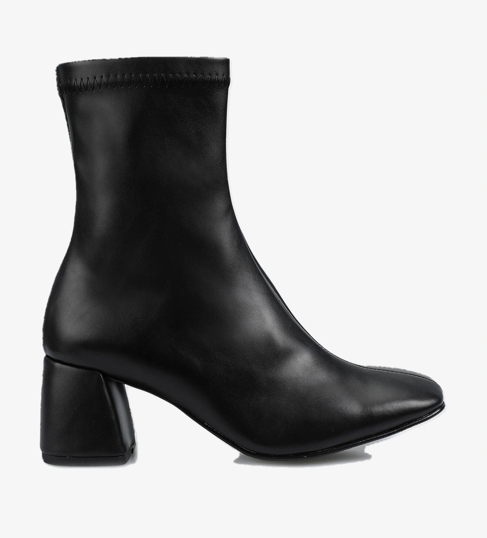 Siyah Kadın Bot - Görsel 1