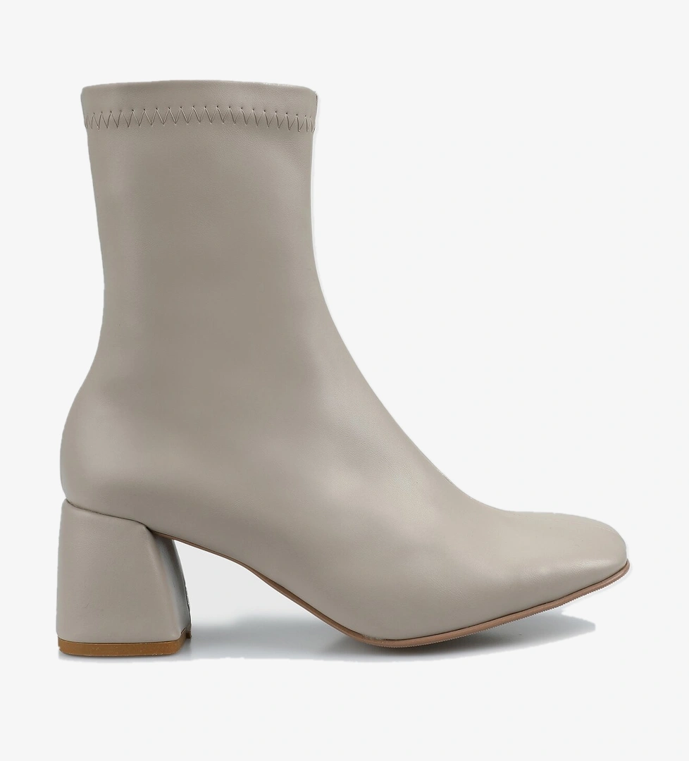 Ekru Kadın Bot - Görsel 1