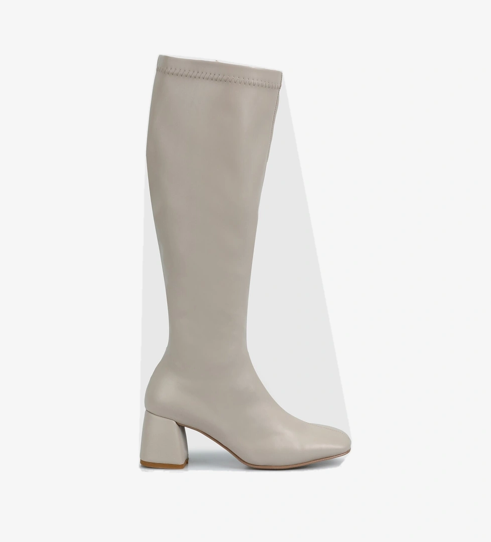 Ekru Kadın Bot - Görsel 1