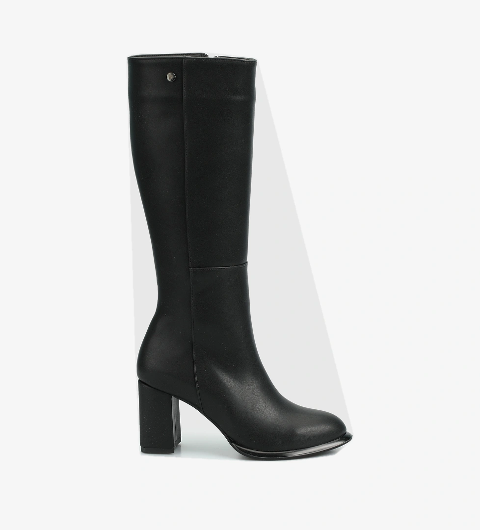 Siyah Kadın Bot - Görsel 1