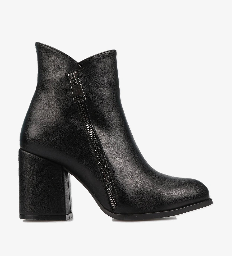 Siyah Kadın Bot - Görsel 1