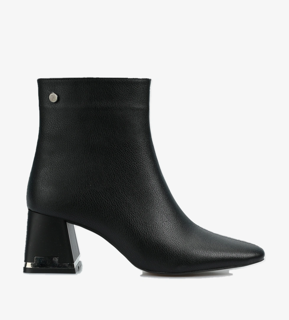 Siyah Kadın Bot - Görsel 1