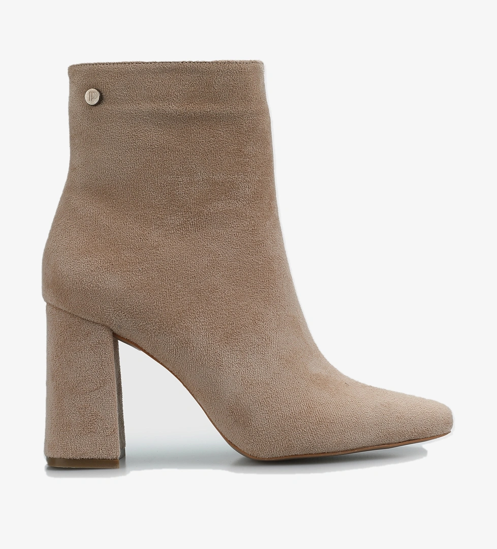 Bej Kadın Bot - Görsel 1