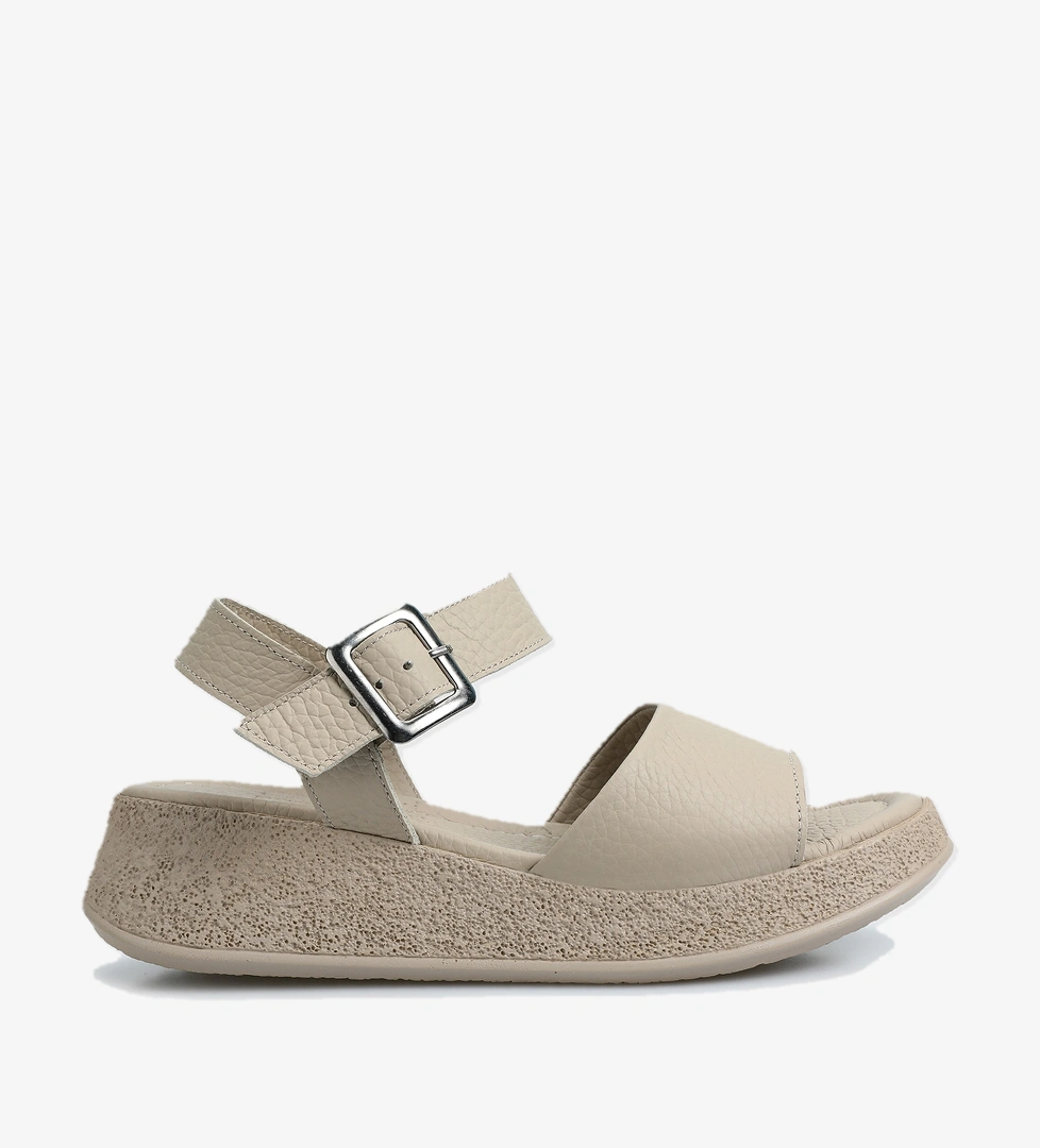 Bej Deri Kadın Düz Sandalet - Görsel 1