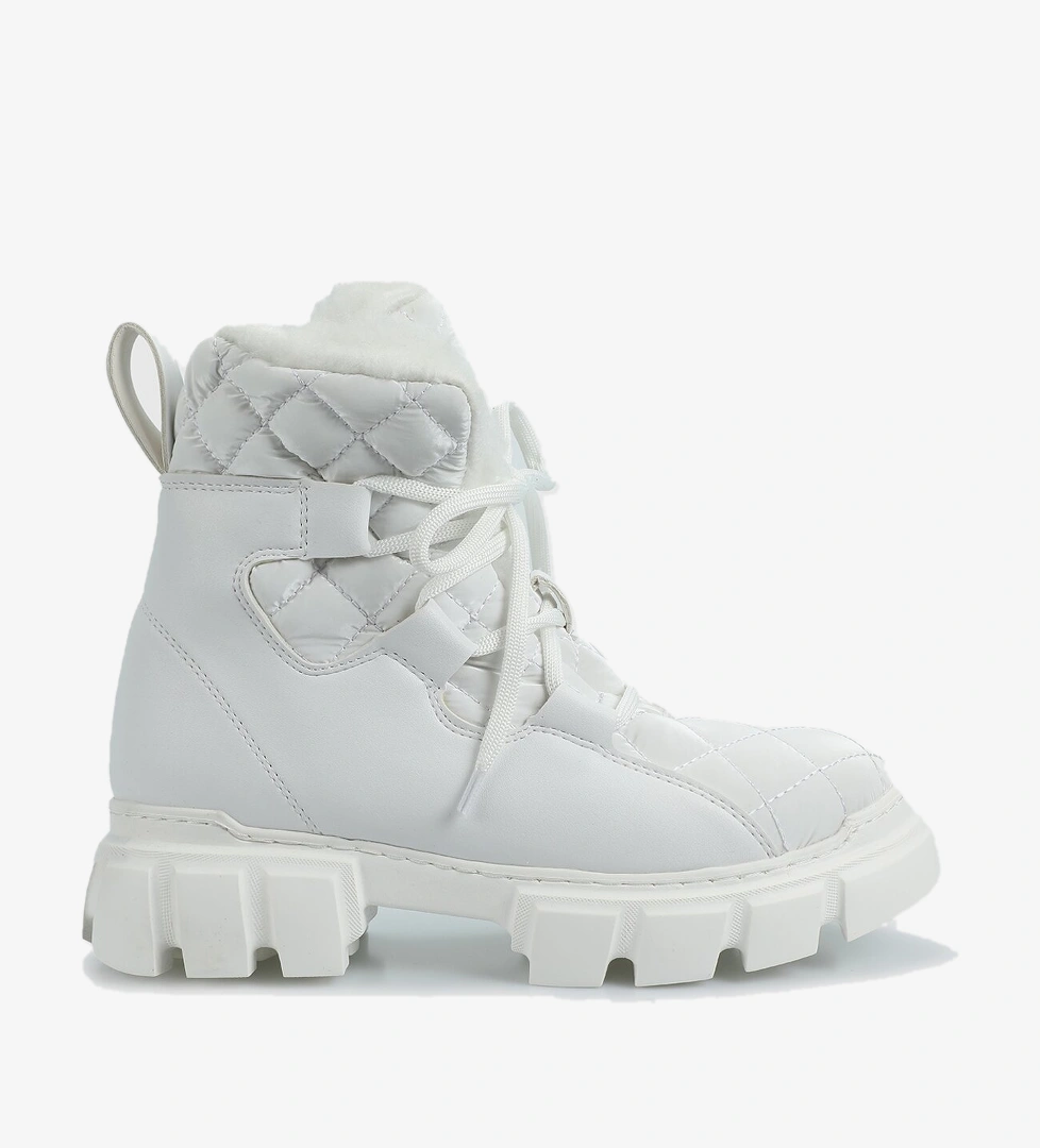 Beyaz Kadın Bot - Görsel 1