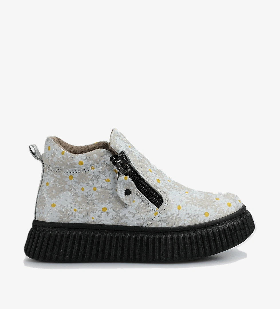 Beyaz Deri Kız Çocuk Bot - Görsel 1