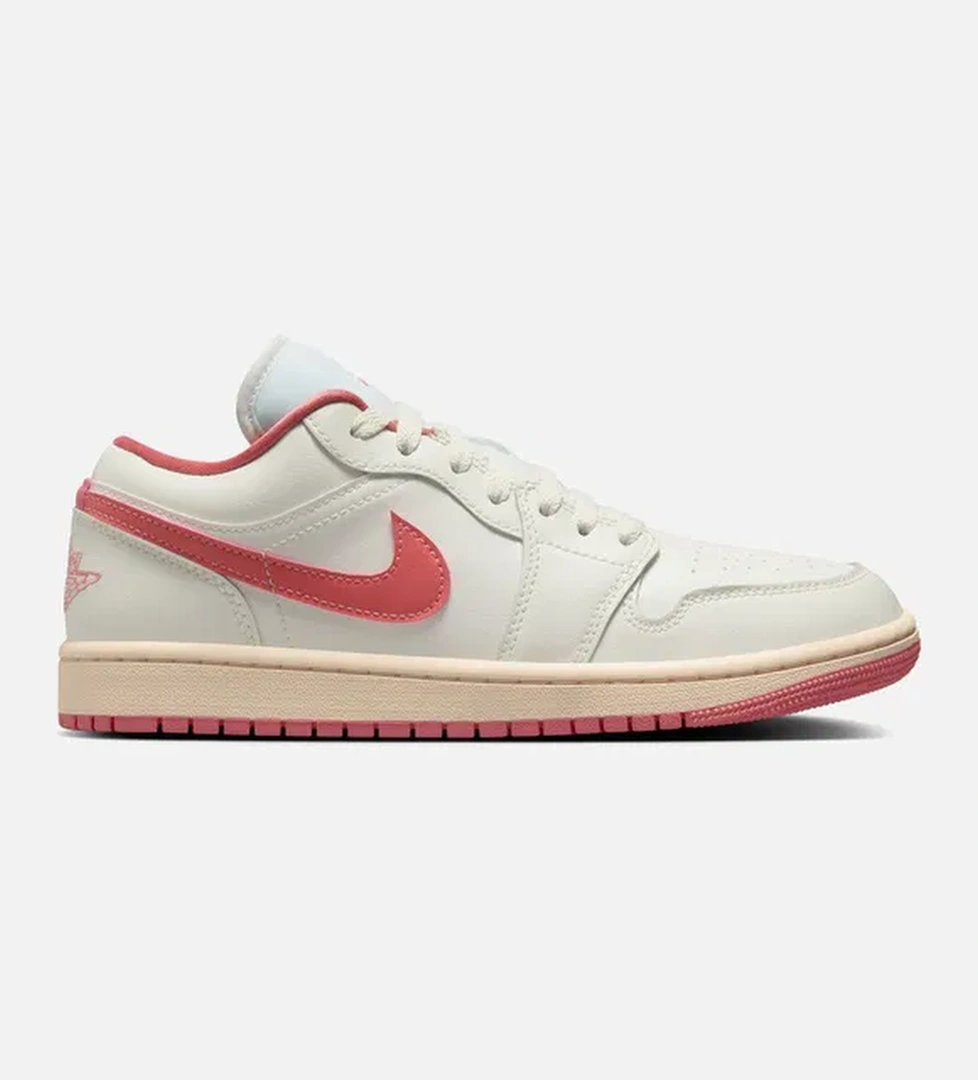 Nike Nike Air Jordan 1 Low Kadın Spor Ayakkabı model görseli