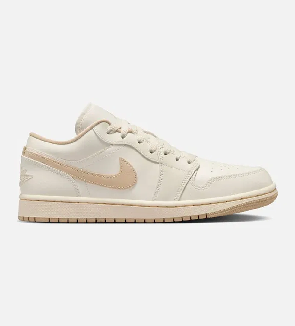 Nike Nike Air Jordan 1 Low Kadın Spor Ayakkabı model görseli