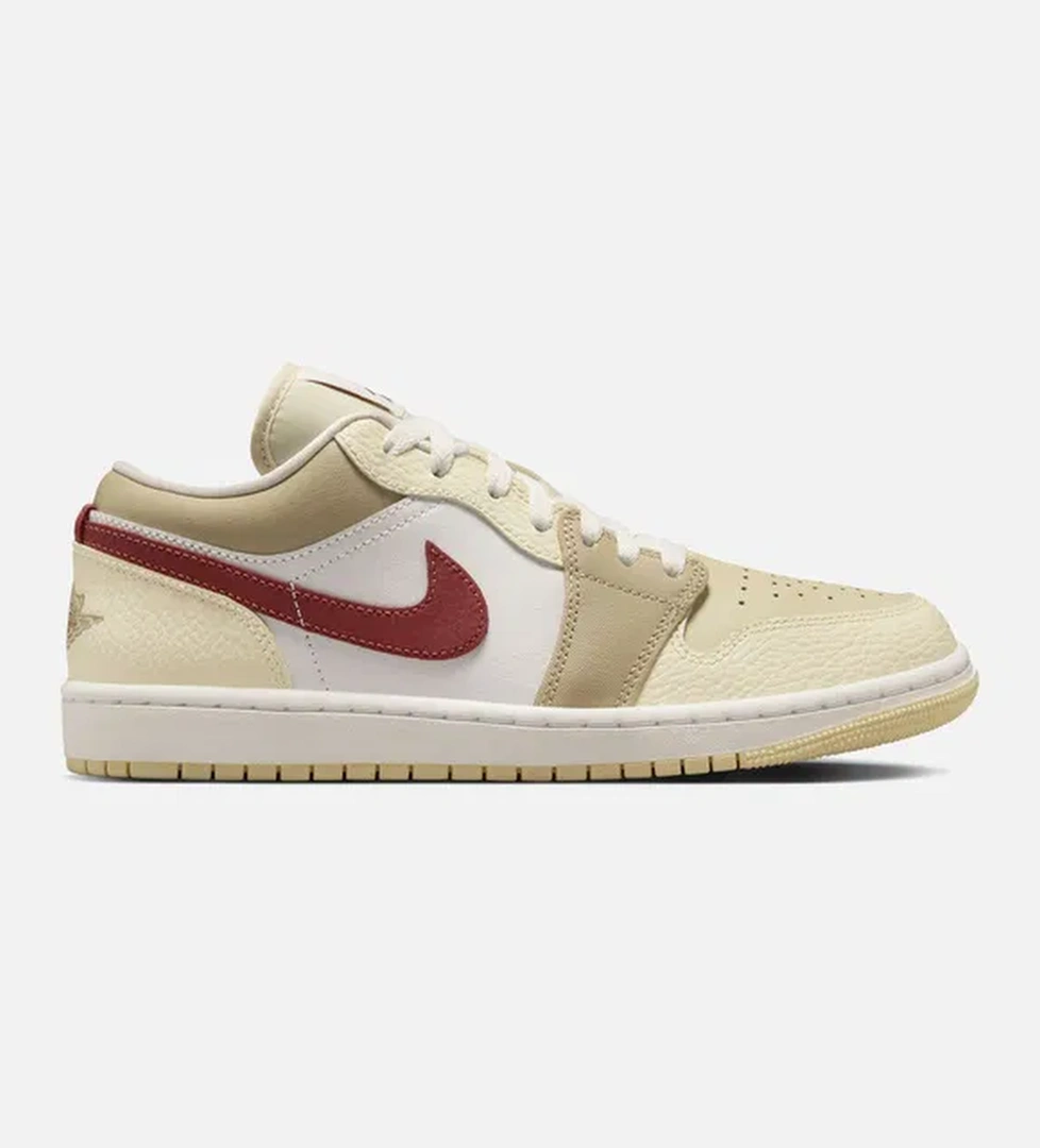 Nike Nike Air Jordan 1 Low SS25 Kadın Spor Ayakkabı model görseli