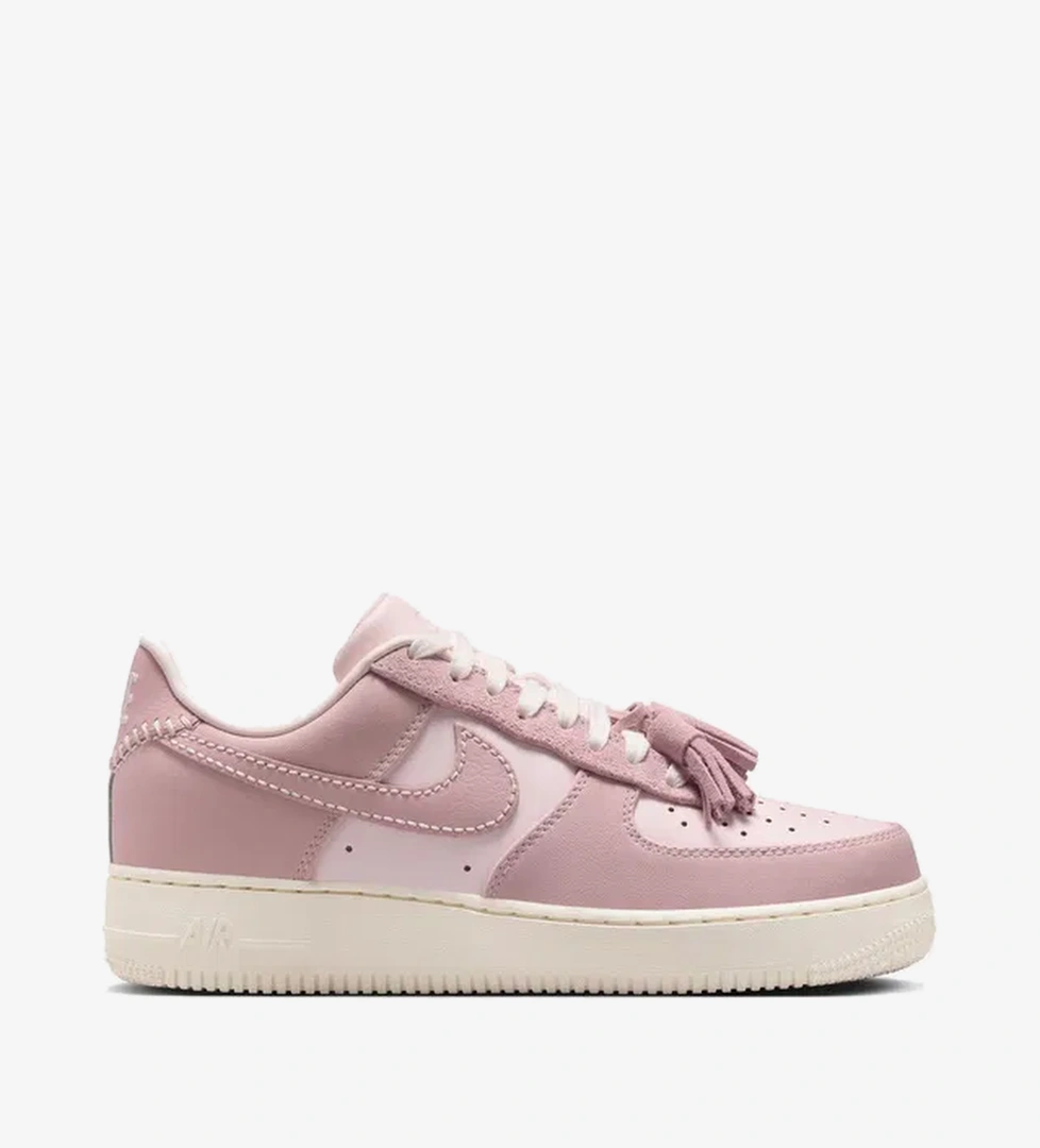 Nike Nike Air Force 1 '07 Kadın model görseli