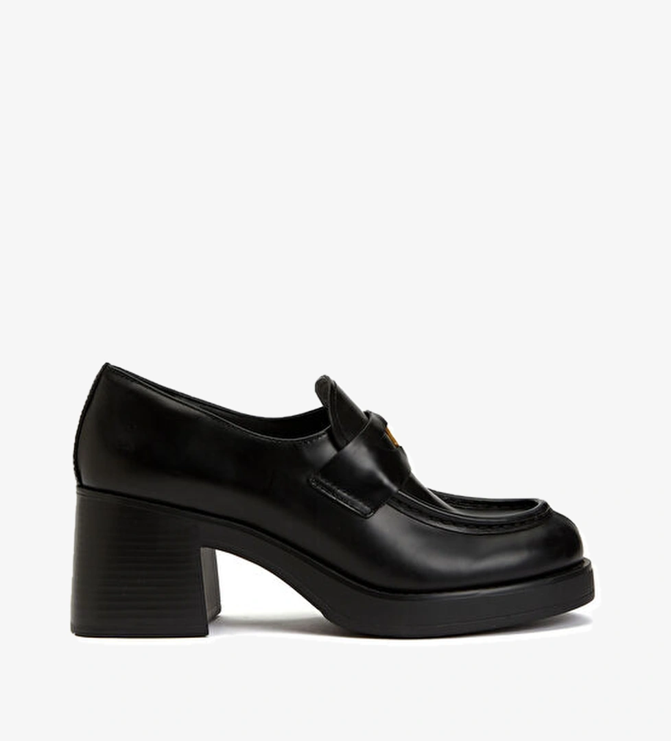 Siyah Bantlı Logo Detaylı Kadın Deri Makosen - Görsel 1