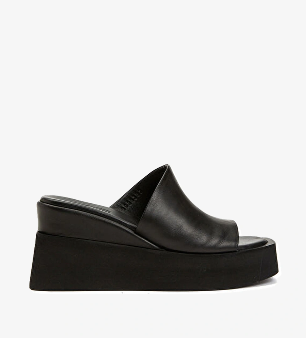 Divarese Siyah Kadın Deri Terlik model görseli