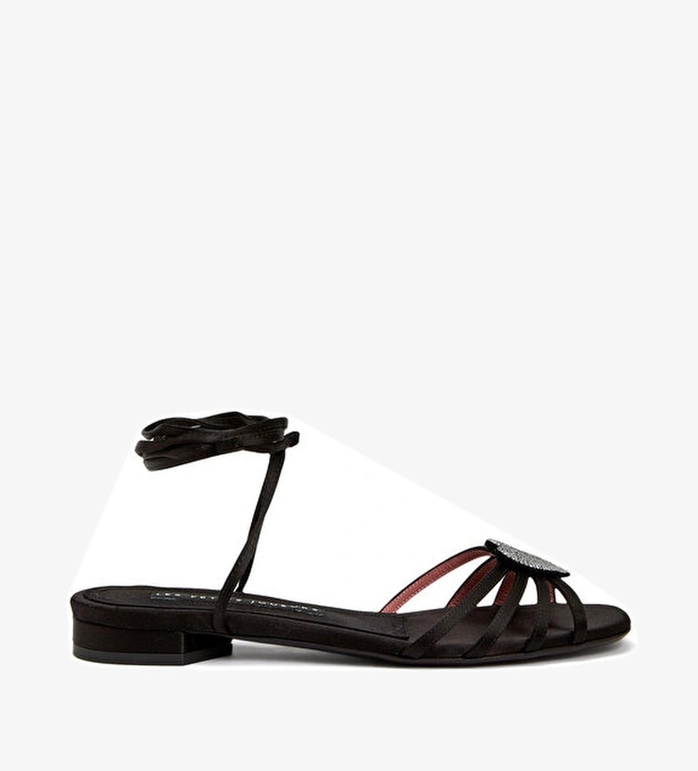 Les Petits Joueurs Siyah Kalp Detaylı Kadın Saten Babet model görseli