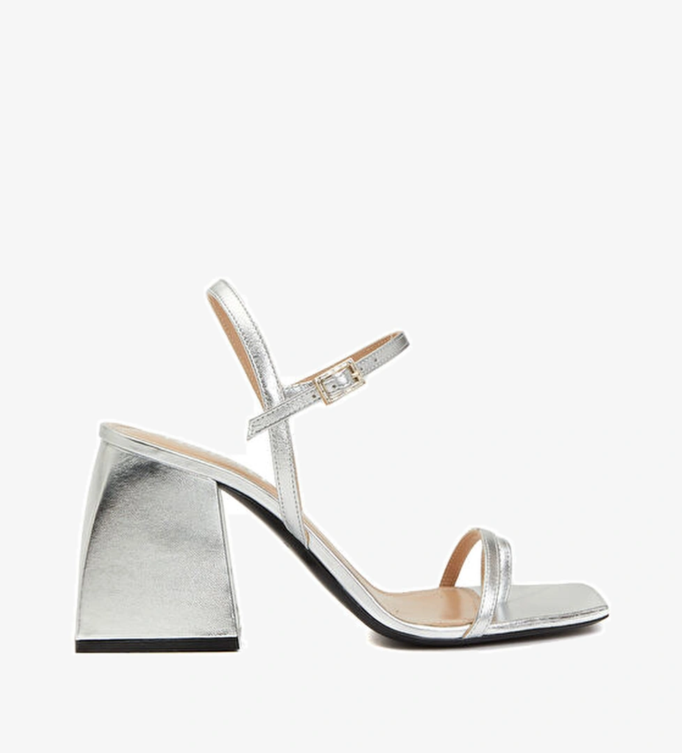 Nodaleto Silver Kadın Deri Sandalet model görseli