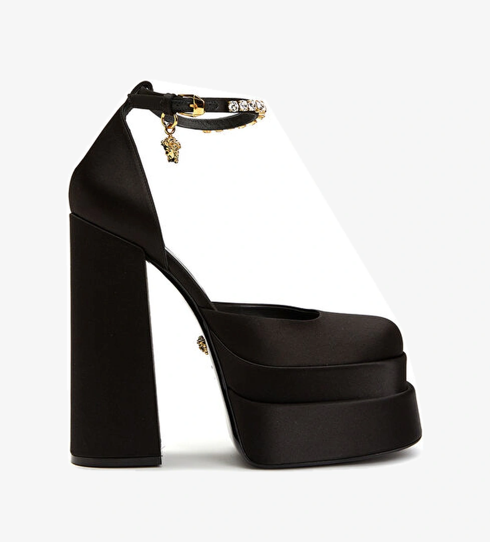 Versace Siyah Logolu Topuklu Ayakkabı model görseli