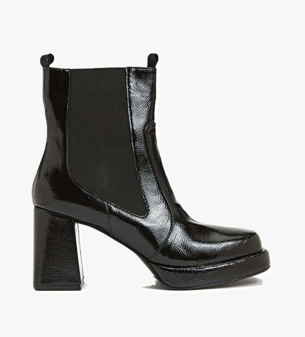 Divarese Siyah Kadın Bot model görseli