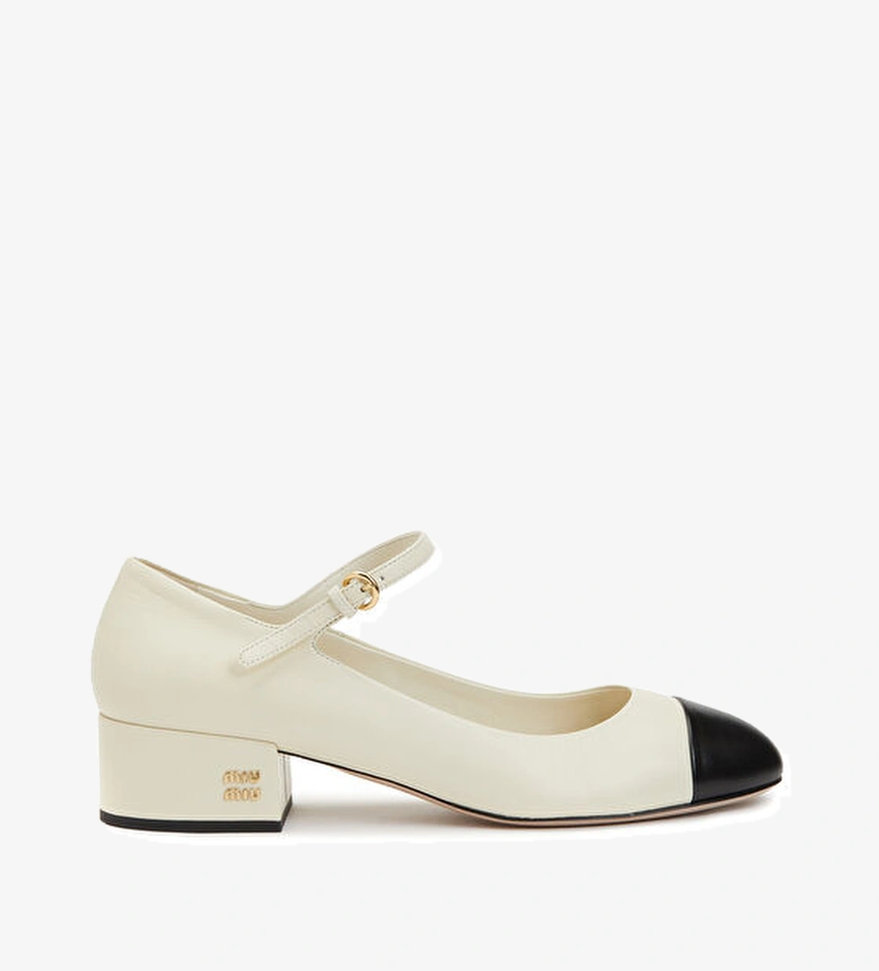 Siyah Beyaz Logolu Deri Topuklu Ayakkabı - Görsel 1