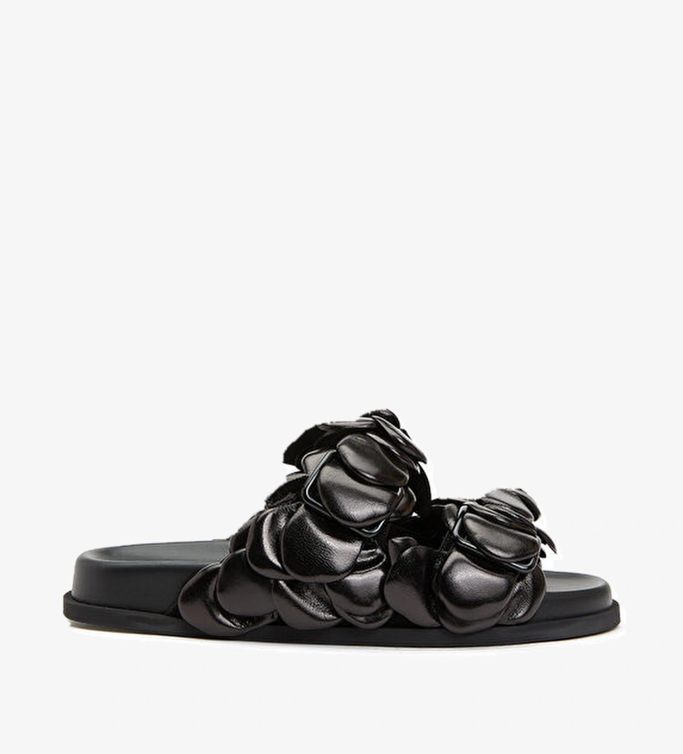 Valentino Garavani Siyah Kadın Deri Terlik model görseli