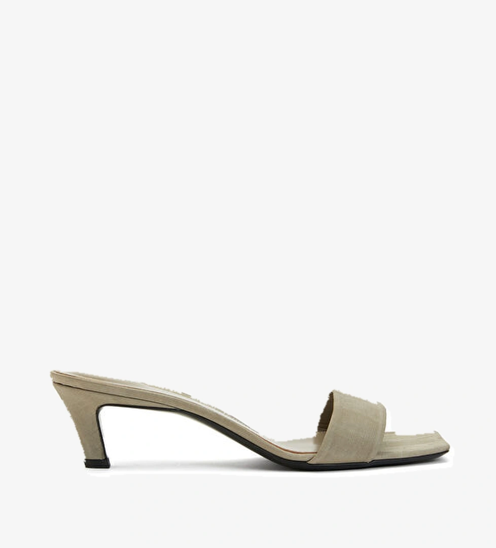 Toteme Gri Kadın Terlik model görseli