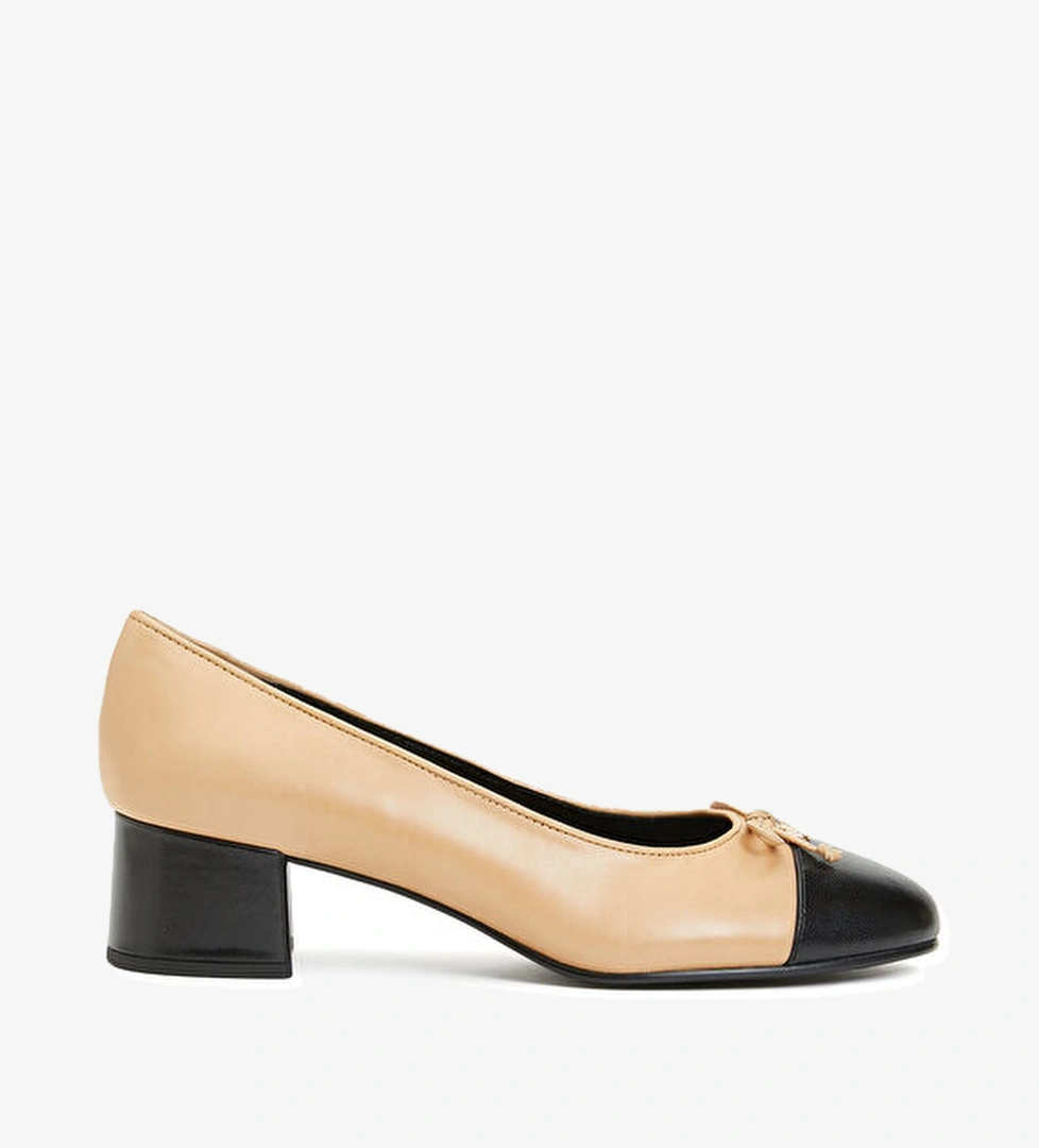 Tory Burch Cap Toe Bej Siyah Deri Topuklu Ayakkabı model görseli