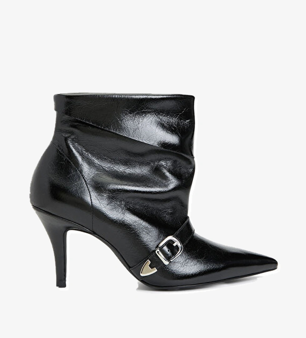 Divarese Siyah Kadın Bot model görseli