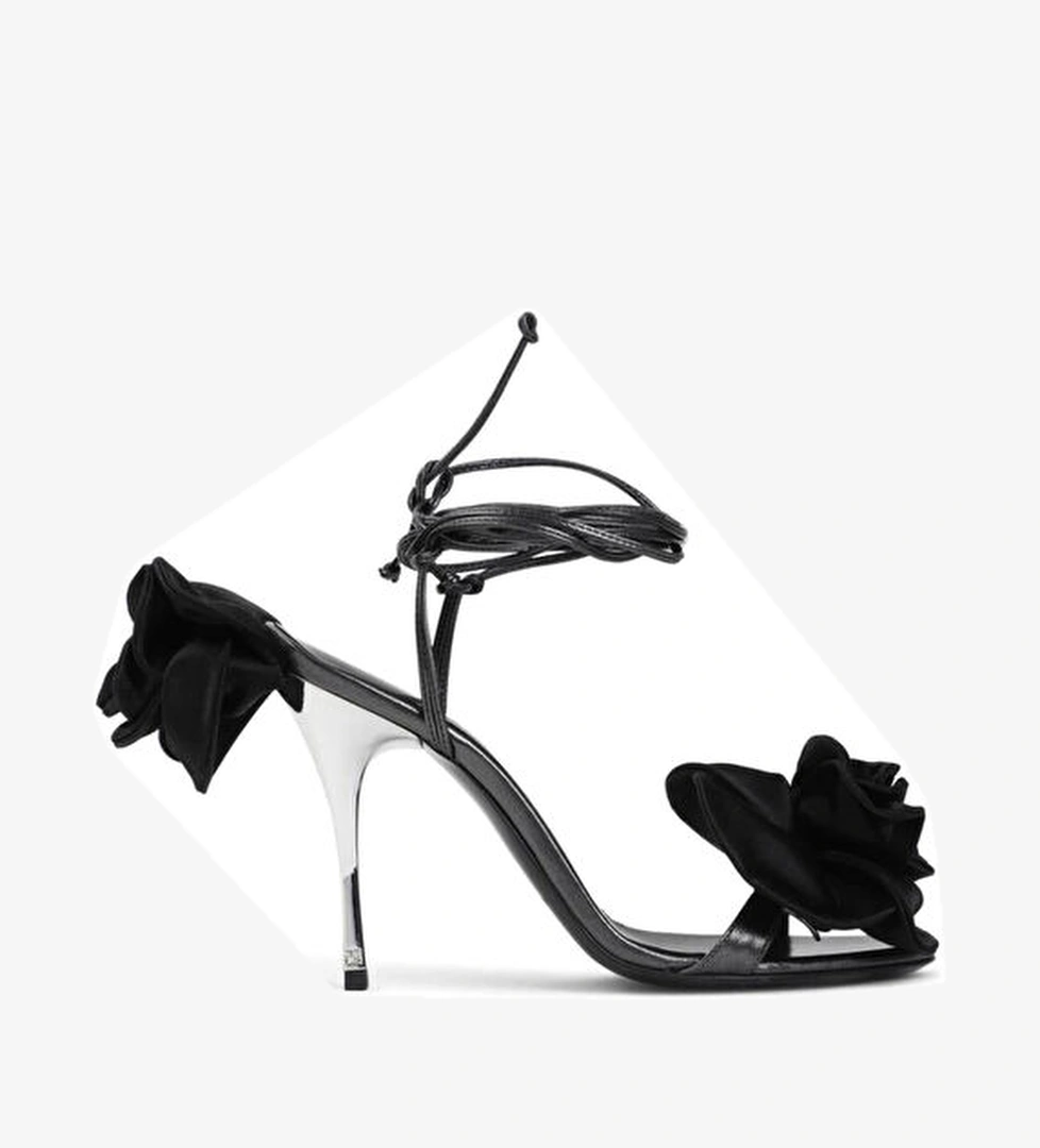 Siyah Çiçek Patchli Deri Topuklu Ayakkabı - Görsel 1