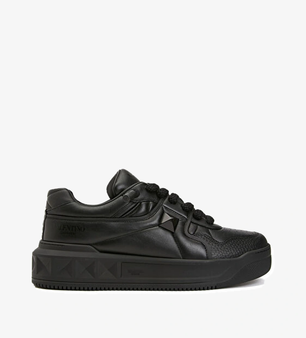 Valentino Garavani One Stud XL Siyah Erkek Deri Sneaker model görseli