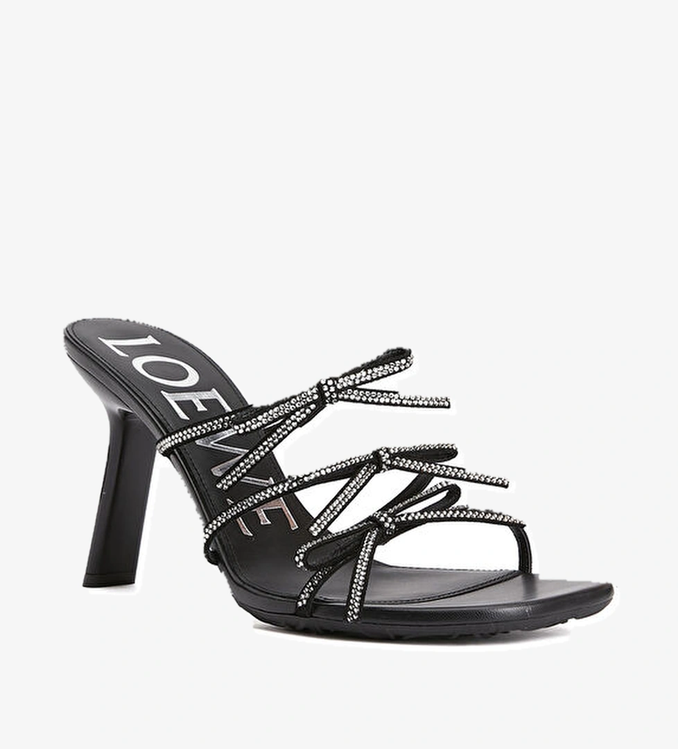 Loewe Petal Siyah Fiyonk Detaylı Kadın Deri Sandalet model görseli