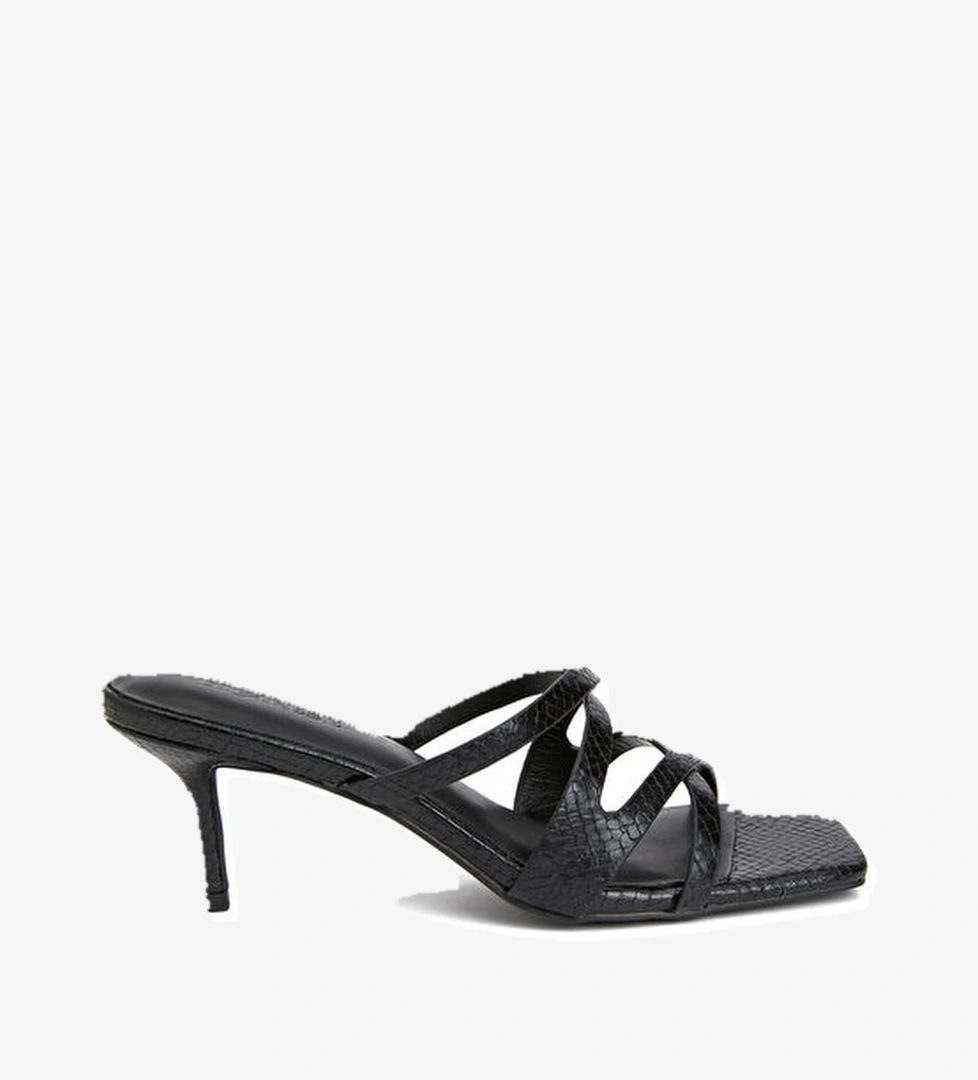 Divarese Siyah Kadın Terlik model görseli