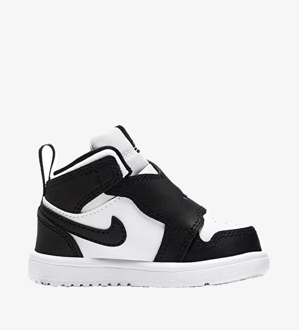 Nike Sky Jordan 1 Siyah Silver Erkek Çocuk Deri Sneaker model görseli