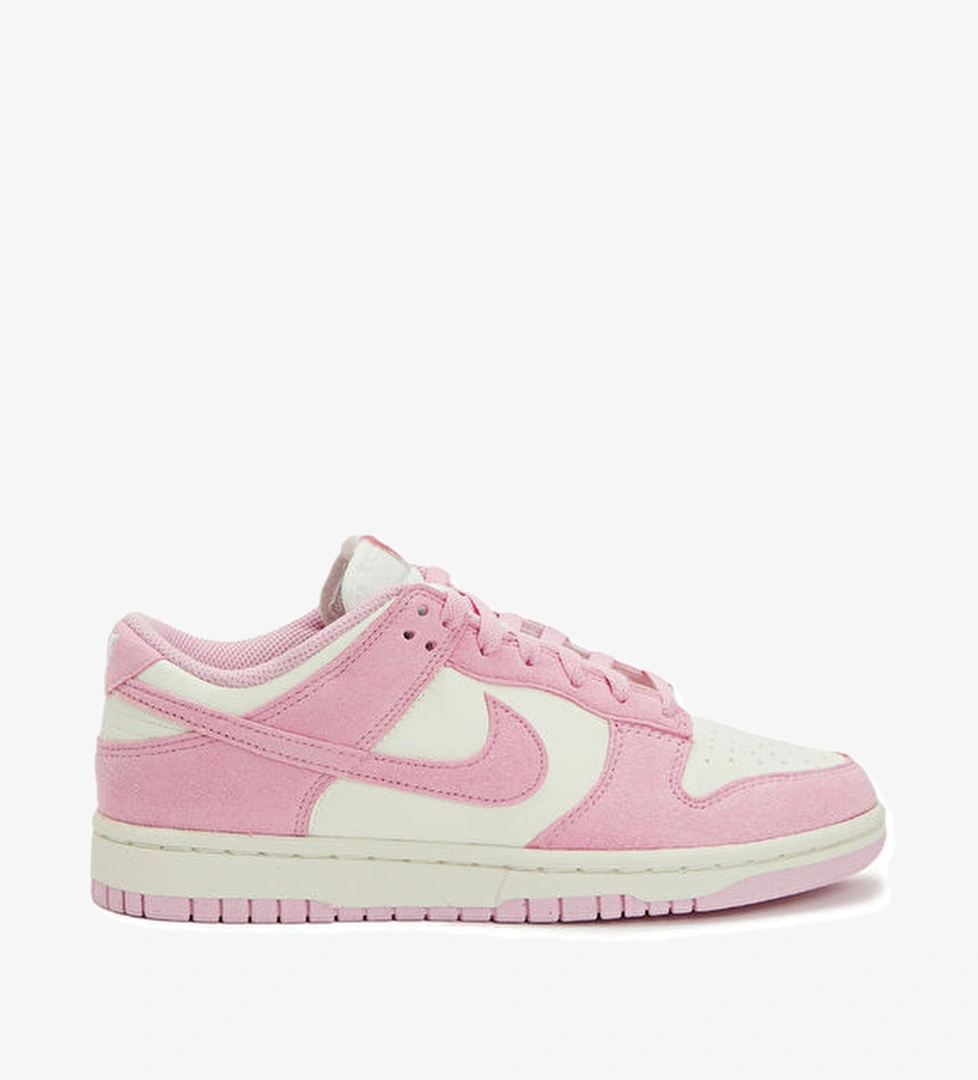 Nike Dunk Low Beyaz Kadın Sneaker model görseli