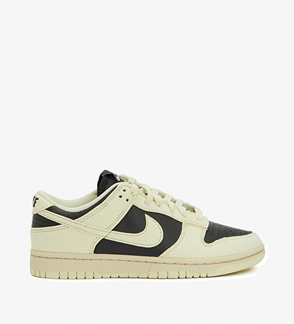 Nike WMNS Dunk Kadın Sneaker model görseli