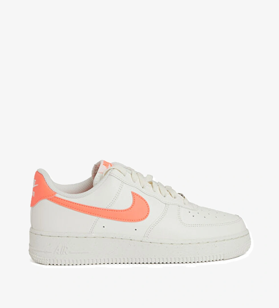 Nike Air Force 1 '07 Beyaz Kadın Sneaker model görseli