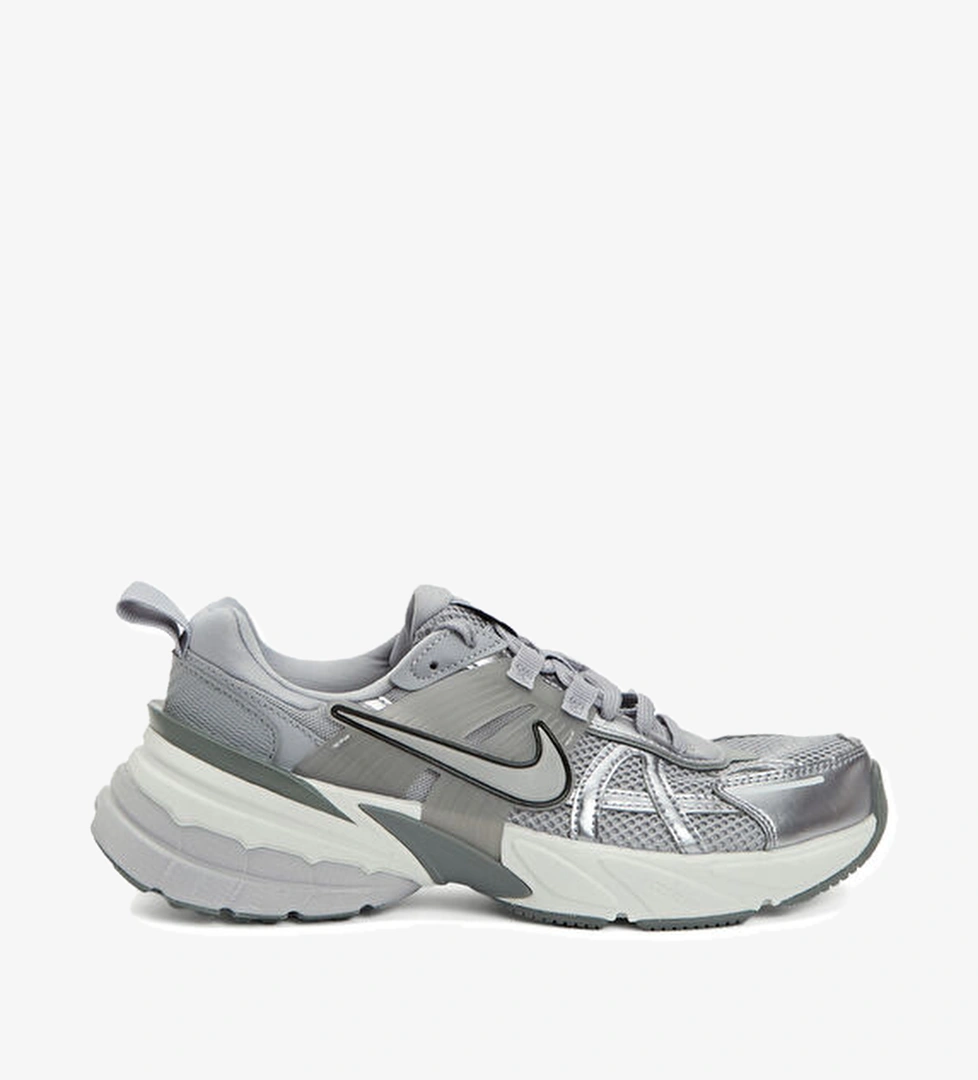 Nike V2K Run Siyah Silver Kadın Sneaker model görseli