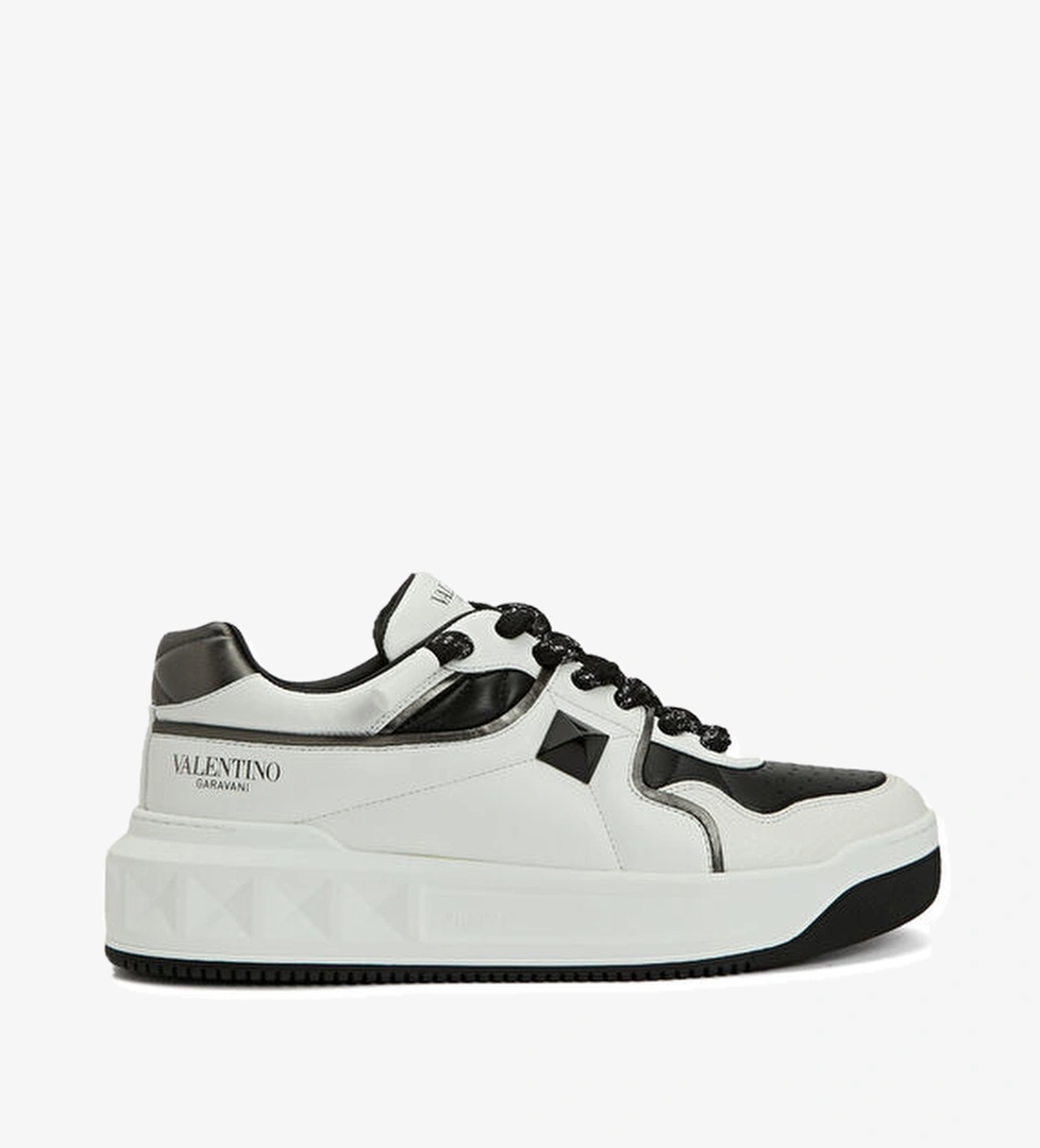 Valentino Garavani One Stud XL Siyah Beyaz Erkek Deri Sneaker model görseli