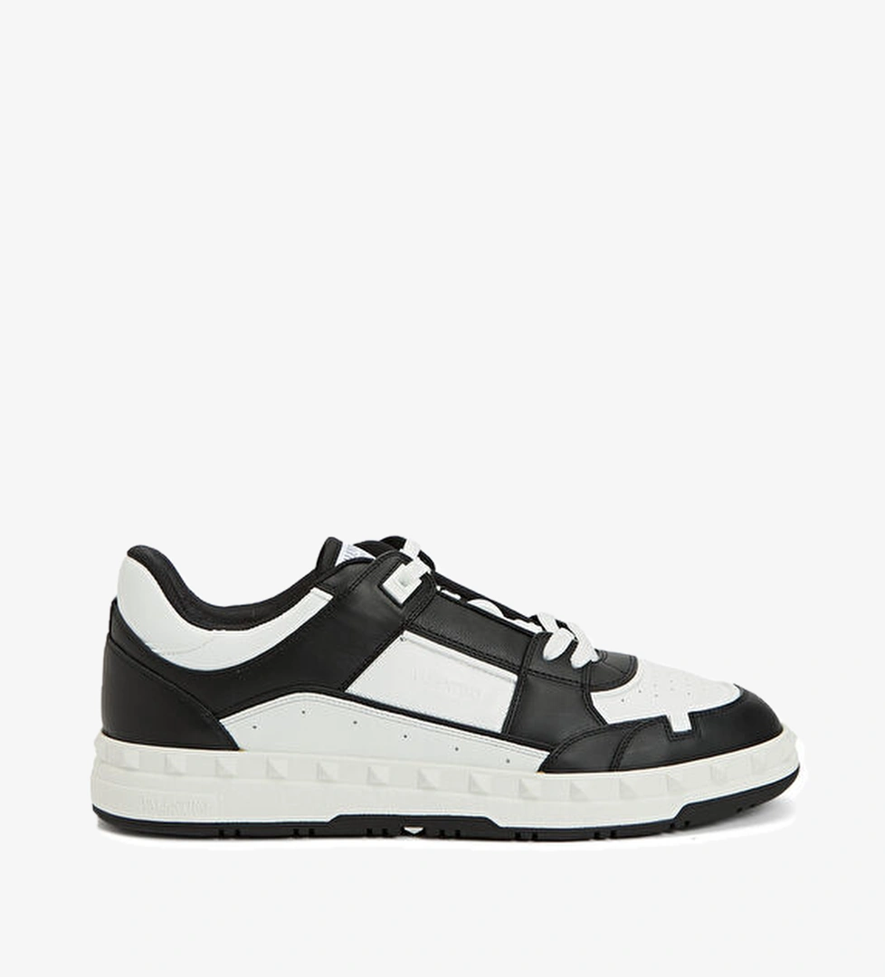 Valentino Garavani Freedots Siyah Beyaz Erkek Deri Sneaker model görseli