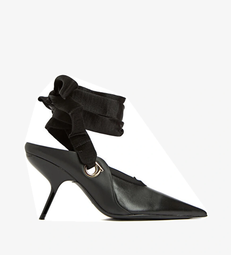 Ferragamo Siyah Deri Topuklu Ayakkabı model görseli