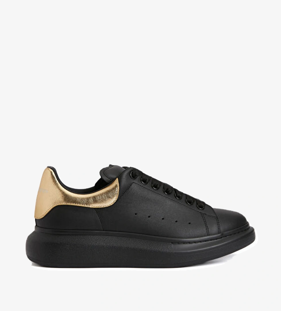 Mcqueen Oversized Siyah Gold Erkek Deri Sneaker model görseli