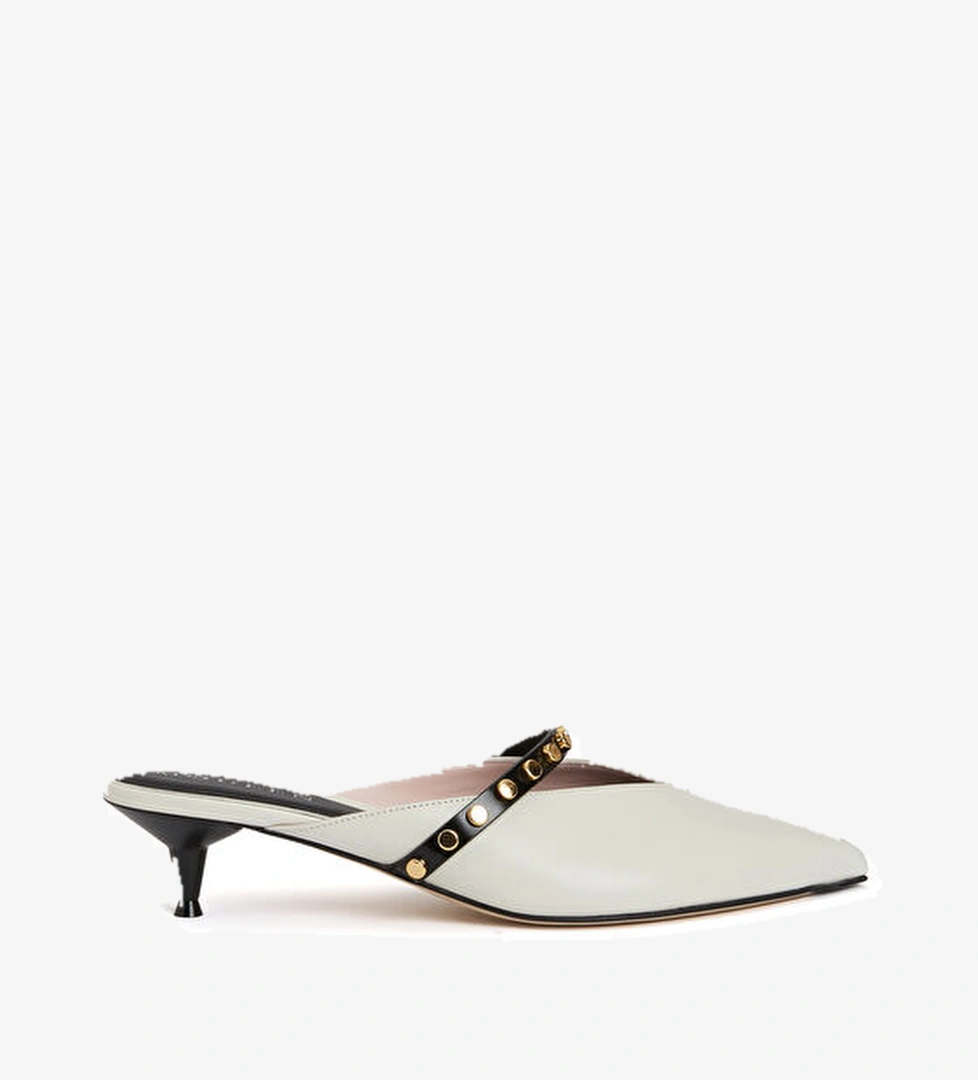 Mcqueen Beyaz Trok Bantlı Kadın Deri Terlik model görseli