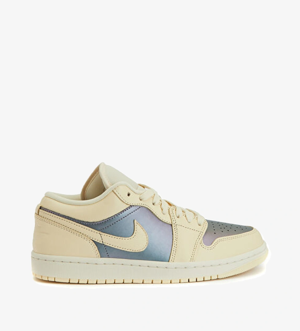 Nike Air Jordan 1 Low Se Beyaz Kadın Deri Sneaker model görseli