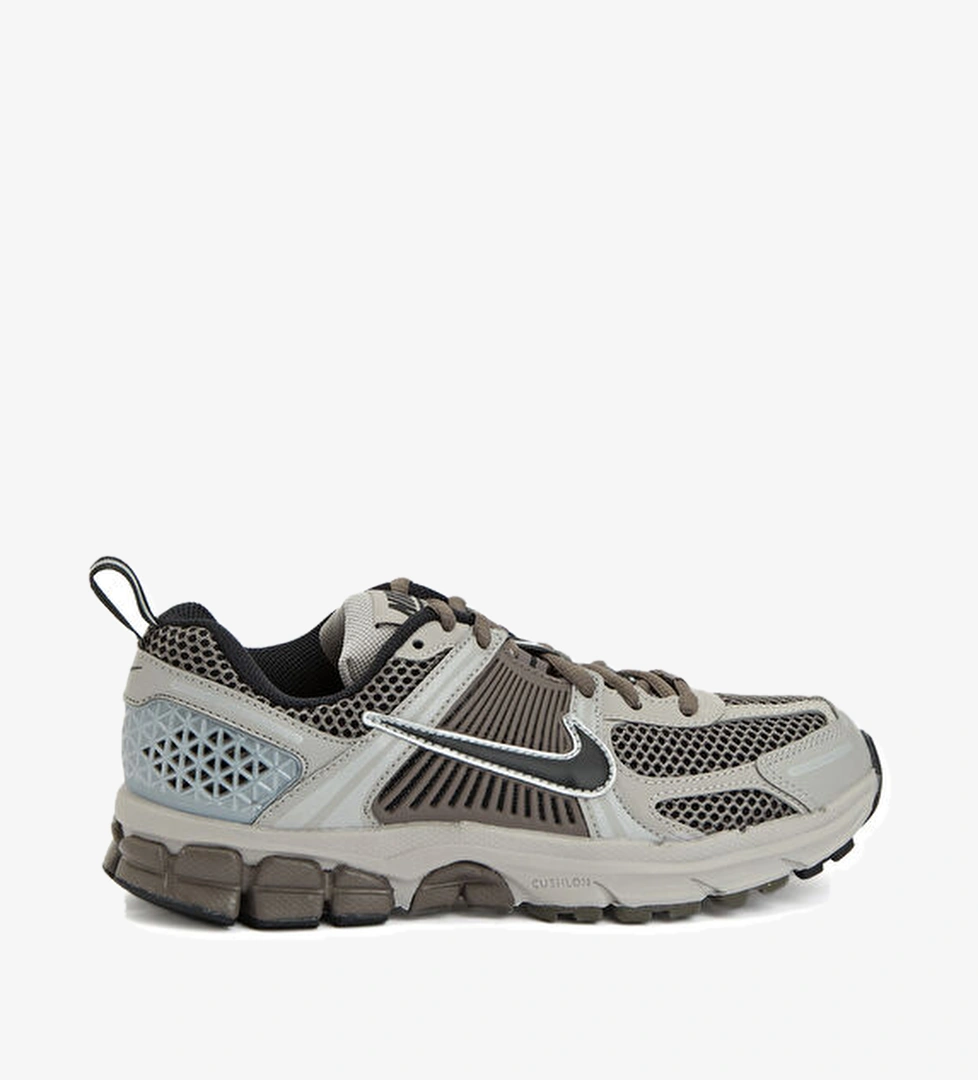 Nike Vomero 5 Siyah Gri Unisex Çocuk Sneaker model görseli