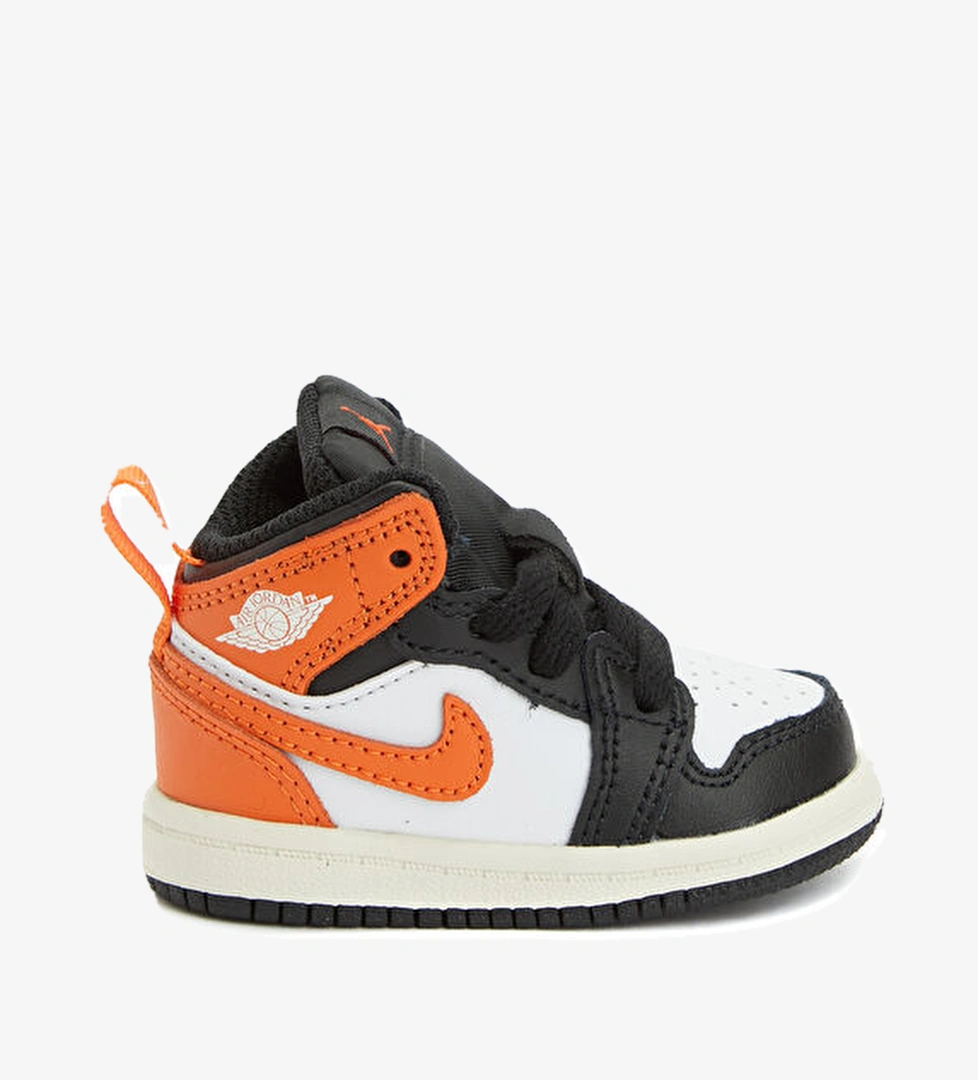 Nike Jordan 1 Turuncu Unisex Çocuk Deri Sneaker model görseli