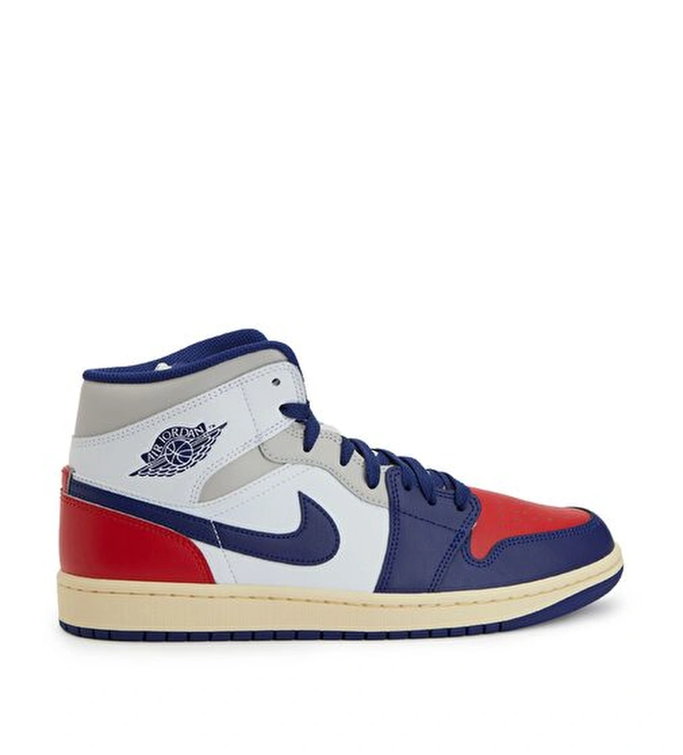 Nike Air Jordan 1 Mid Beyaz Erkek Deri Sneaker model görseli